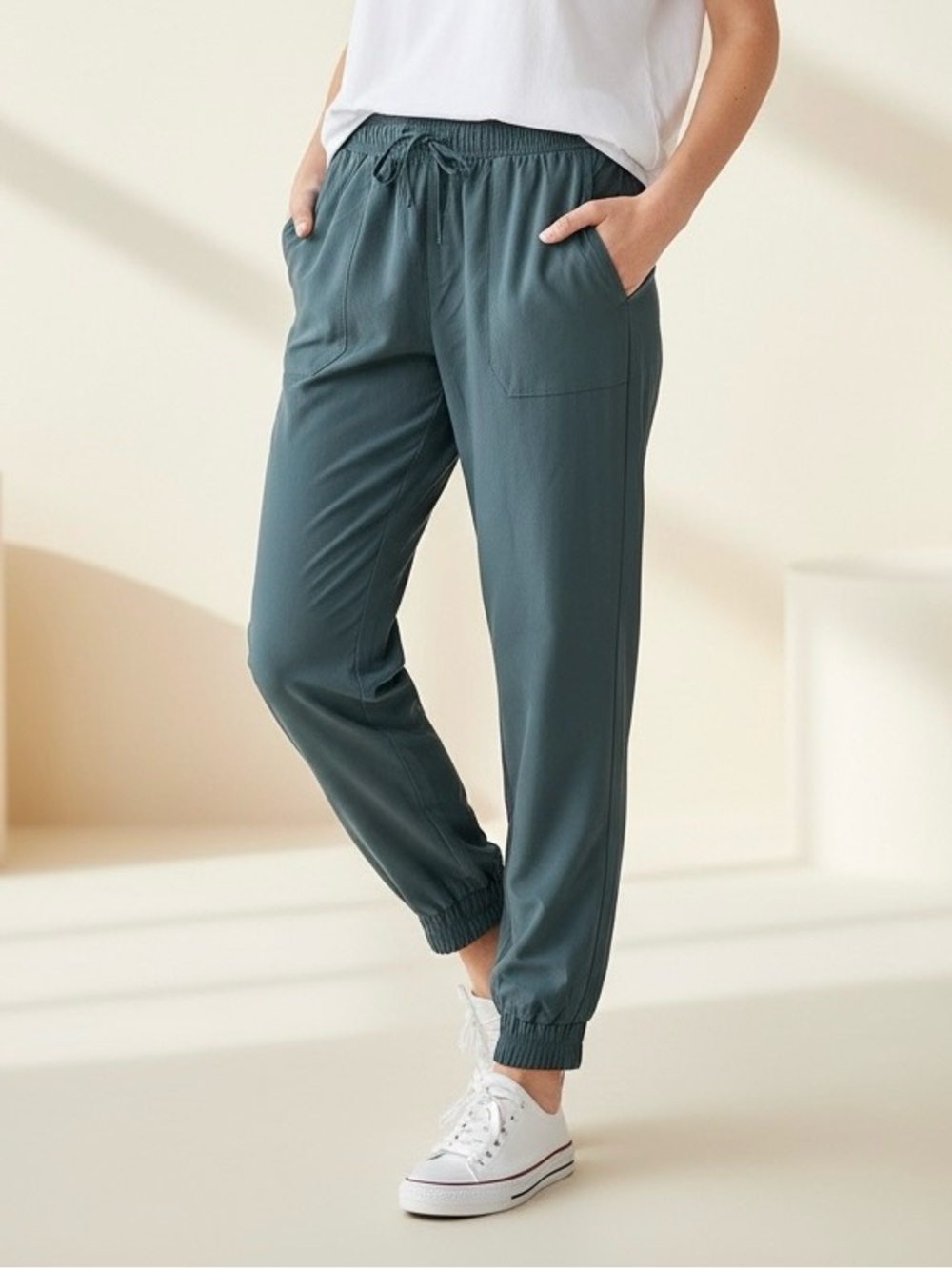 Women’s Elastic-Waist Cropped Jogger Pants - L